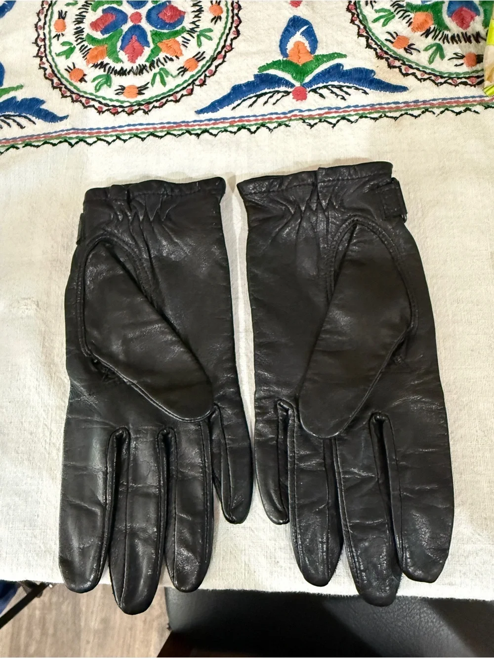 Women’s Classic Black Leather Gloves 100% cowhide size M